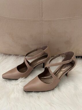 NEW LifeStride Soft System Simply Comfortable Dressy, Classy Nude Heels